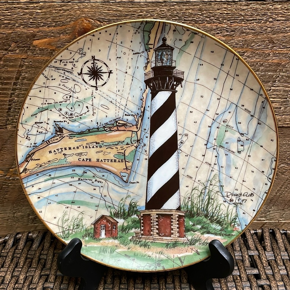 Donna Elias Greenbrier, Inc. Cape Hatteras Lighthouse Collectors Plate w/Stand